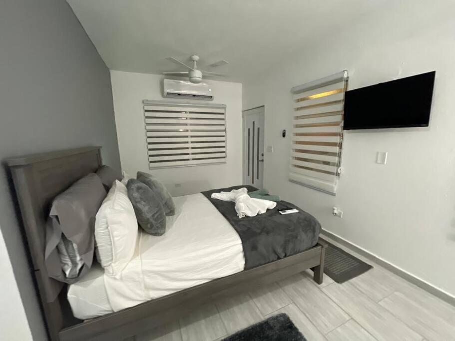 Urban Lodgings One @ Roosevelt 457 San Juan Ngoại thất bức ảnh